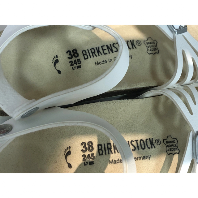 BIRKENSTOCK(ビルケンシュトック)のBIRKENSTOCK ビルケンシュトック　サンダル　38バリ　ホワイト レディースの靴/シューズ(サンダル)の商品写真