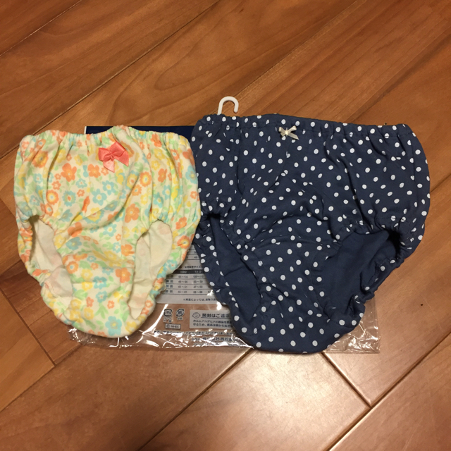 西松屋 パンツ ショーツ 2枚 90と110 キッズ/ベビー/マタニティのキッズ服女の子用(90cm~)(下着)の商品写真