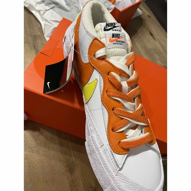 NIKE(ナイキ)のNIKE×sacai BLAZER LOW MAGMA ORANGE メンズの靴/シューズ(スニーカー)の商品写真