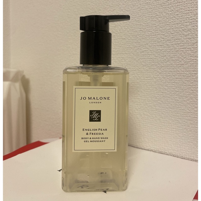 Jo Malone(ジョーマローン)のJO MALONE ボディ&ハンドウォッシュ　イングリッシュペアー&フリージア コスメ/美容のボディケア(ボディソープ/石鹸)の商品写真