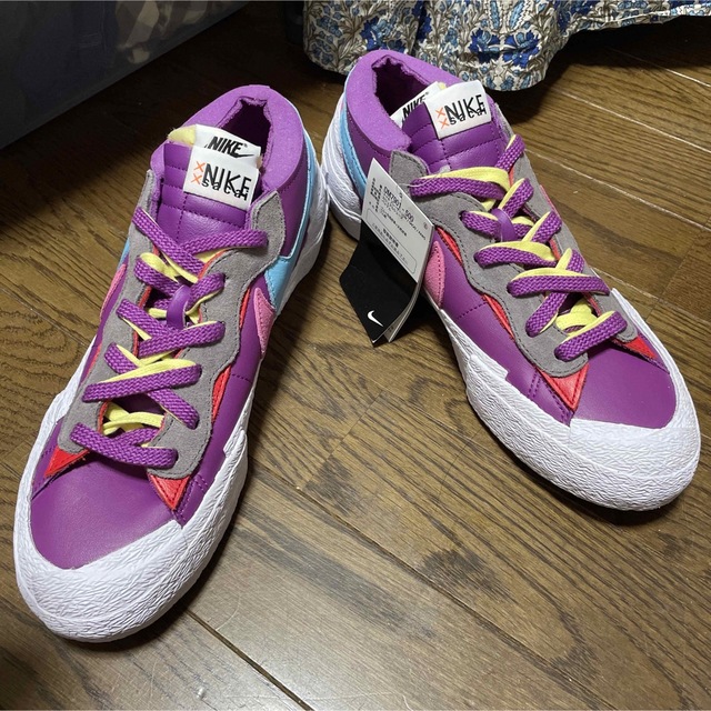 sacai(サカイ)のKAWS × sacai × Nike Blazer Low TeamPUPLE メンズの靴/シューズ(スニーカー)の商品写真