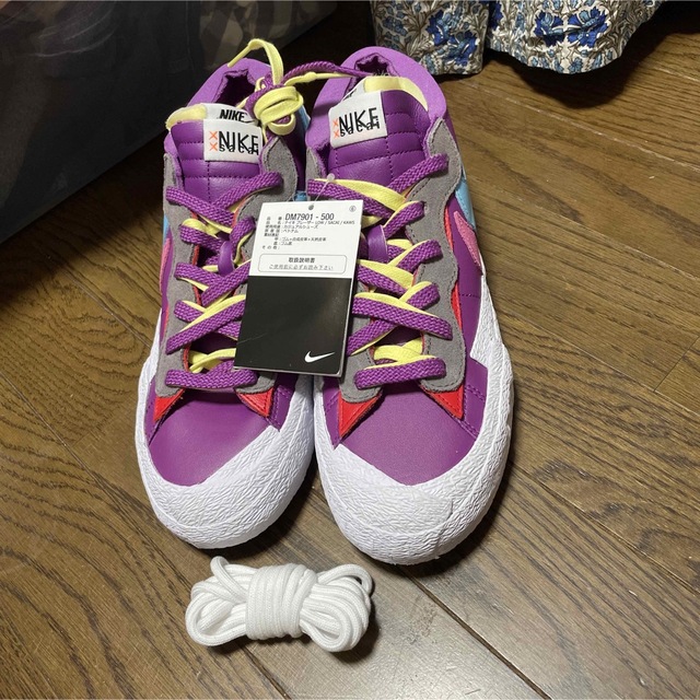 sacai(サカイ)のKAWS × sacai × Nike Blazer Low TeamPUPLE メンズの靴/シューズ(スニーカー)の商品写真