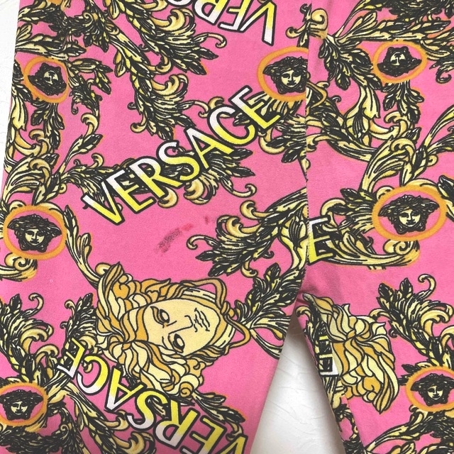 VERSACE(ヴェルサーチ)のパジャマ『ヴェルサーチ』 レディースのルームウェア/パジャマ(パジャマ)の商品写真