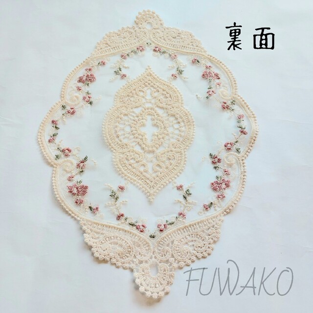 ランチョンマット テーブルクロス 花柄 レース 刺繍 アンティーク 小物置き A ハンドメイドのインテリア/家具(インテリア雑貨)の商品写真