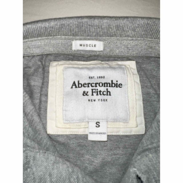 Abercrombie&Fitch(アバクロンビーアンドフィッチ)のアバクロ　Abercrombie & Fit ワッペン　ポロシャツ レディースのトップス(ポロシャツ)の商品写真