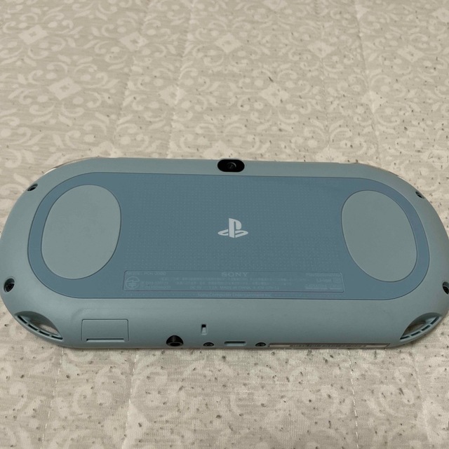 psvita  pch2000 美品　　ソフト付き 1