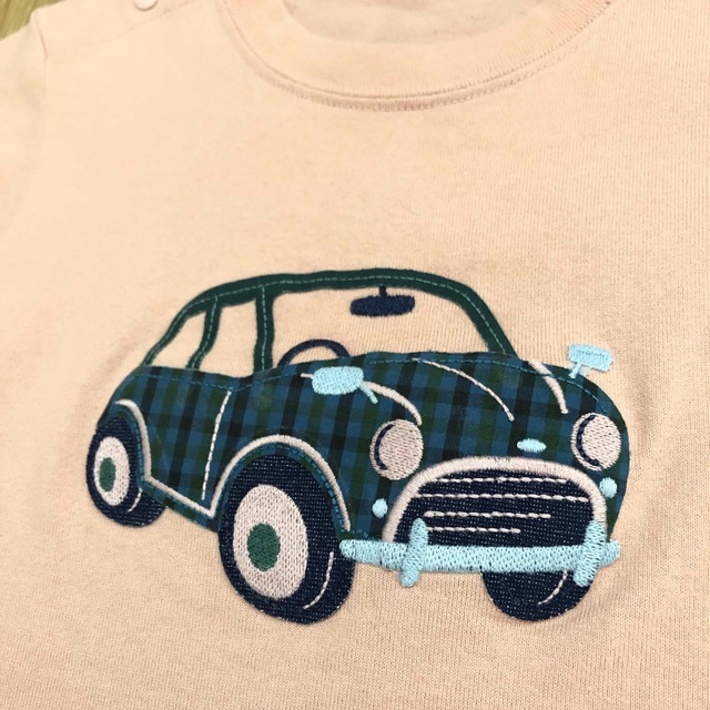 familiar(ファミリア)のfamiliar ファミリア ピンク 車 緑チェック 半袖 Tシャツ 70 キッズ/ベビー/マタニティのベビー服(~85cm)(Ｔシャツ)の商品写真