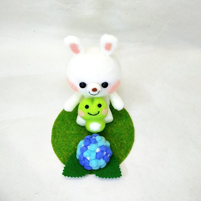 『うさぎ・かえる・紫陽花』梅雨 雨 羊毛フェルト 置物 飾り 『うさぎ・かえる・紫陽花』梅雨 雨 羊毛フェルト 置物 飾り