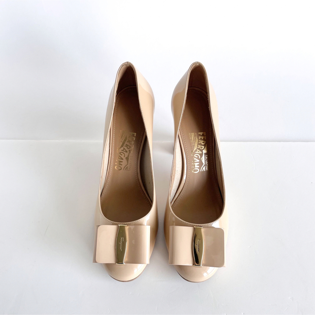 Salvatore Ferragamo - 美品 フェラガモ ヴァラリボン エナメル