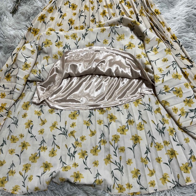 CECIL McBEE(セシルマクビー)の【CECIL McBEE】M プリーツスカート ロング 花柄 ベージュ レディースのスカート(ロングスカート)の商品写真