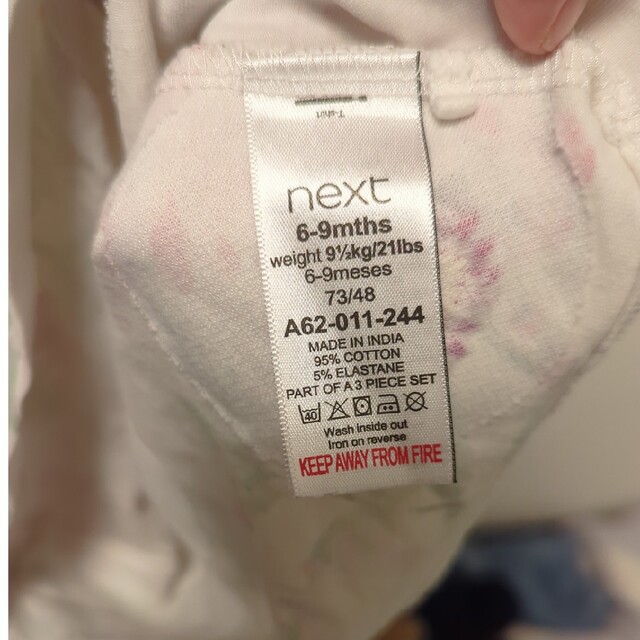 NEXT(ネクスト)のnext 女のコ　6〜9ヶ月　3点セットトップス　ズボン　ヘアバンド キッズ/ベビー/マタニティのベビー服(~85cm)(Ｔシャツ)の商品写真