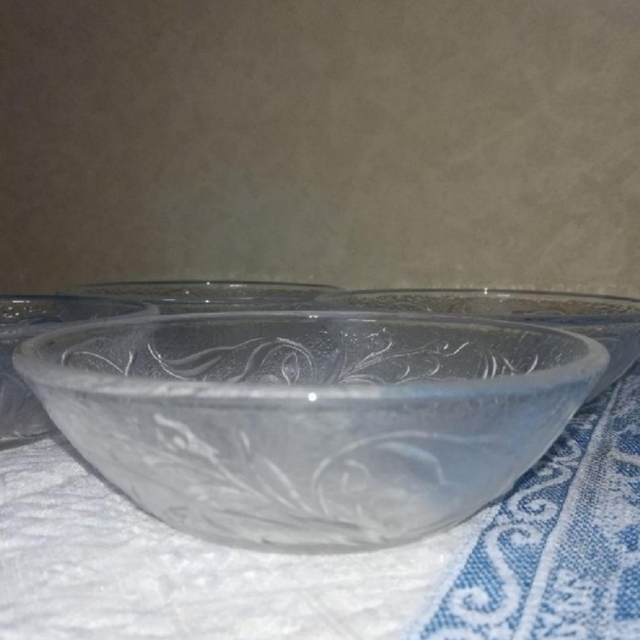 YUMI KATSURA(ユミカツラ)のガラス小鉢　小皿　4皿　ガラス皿　デザート皿 インテリア/住まい/日用品のキッチン/食器(食器)の商品写真