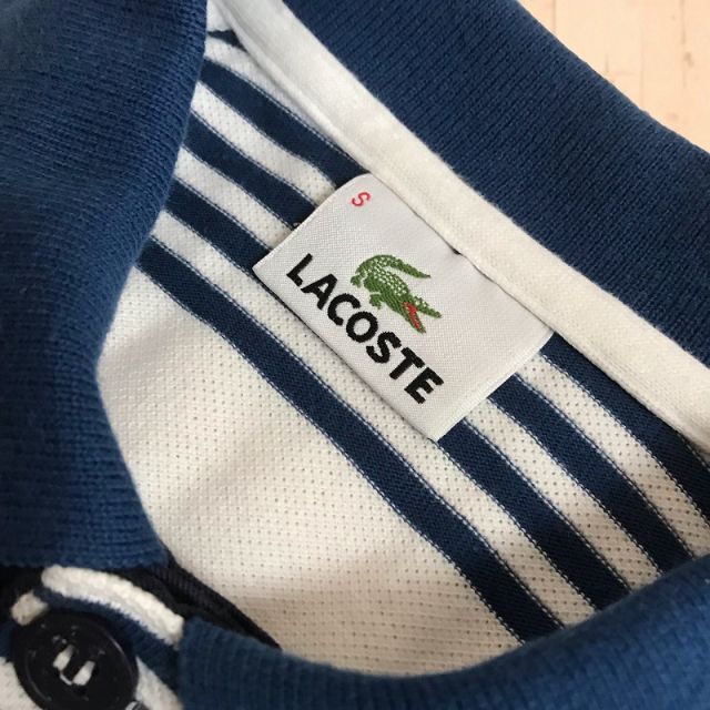 LACOSTE(ラコステ)のラコステ 長袖ポロシャツ ビッグロゴ刺繍 ホワイト×ブルー ボーダー柄 鹿子 メンズのトップス(ポロシャツ)の商品写真