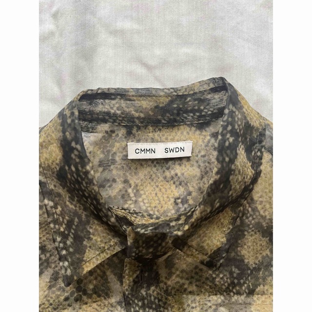 JOHN LAWRENCE SULLIVAN(ジョンローレンスサリバン)のCMMN SWDN python sheer shirts メンズのトップス(シャツ)の商品写真