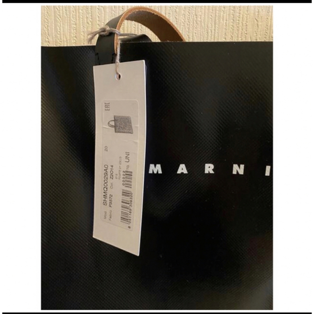 Marni(マルニ)のさとのぶ様専用　MARNI マル二 バイカラー PVC   ショッピングバッグ レディースのバッグ(トートバッグ)の商品写真