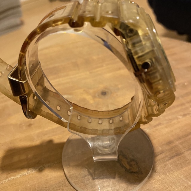 G-SHOCK(ジーショック)のG-SHOCK イルカクジラ　DW5735E 劣化あり　変色あり メンズの時計(腕時計(デジタル))の商品写真