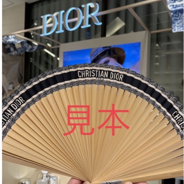 今年人気のブランド品や ノベルティ ディオリビエラ Dior 扇子 2点 今年人気のブランド品や ノベルティ ディオリビエラ Dior 扇子 2点