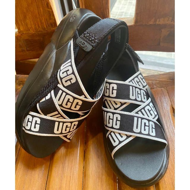 UGG(アグ)の完売しました。。。①23.5cm✨展示品✨UGG✨LA CLOUD SANDAL レディースの靴/シューズ(サンダル)の商品写真