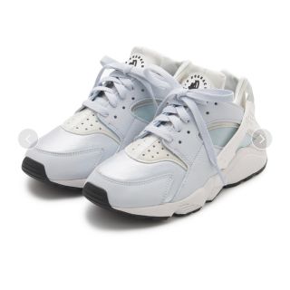 ナイキ(NIKE)のNIKE AIR HUARACHE ナイキ　エア　ハラチ　ウィメンズ(スニーカー)