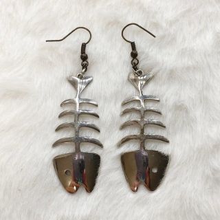 エイチアンドエム(H&M)の♡シルバー♡魚の骨ピアス♡(ピアス)