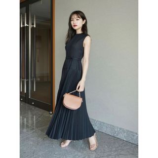 アニュアンス(ánuans)のlaube blanc belted pleatsdress(ロングワンピース/マキシワンピース)