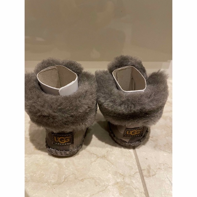 UGG(アグ)のベビー　ugg キッズ/ベビー/マタニティのベビー靴/シューズ(~14cm)(ブーツ)の商品写真