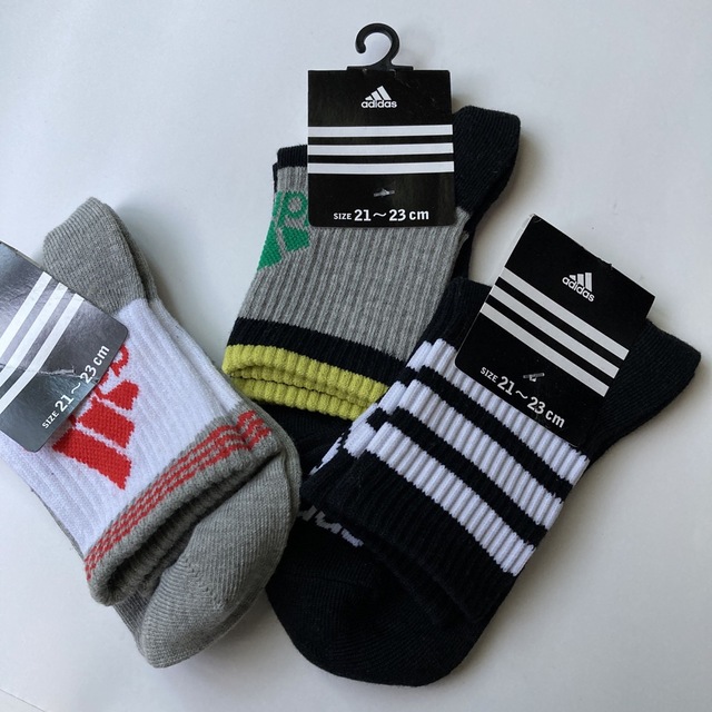 adidas(アディダス)の未使用　タグ付き　アディダス　ソックス　21〜23cm 3足セット キッズ/ベビー/マタニティのこども用ファッション小物(靴下/タイツ)の商品写真