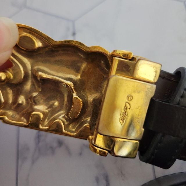 カルティエ 象モチーフ ベルト かっこいい スーツ パンツに