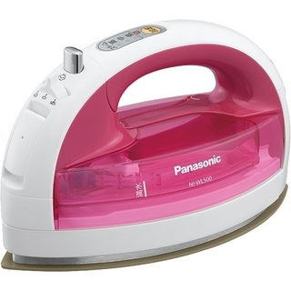 パナソニック(Panasonic)のパナソニック コードレススチームアイロン ピンク NI-WL500-P(アイロン)