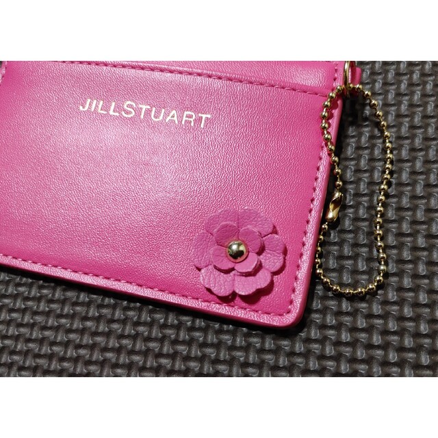 JILLSTUART(ジルスチュアート)のJILLSTUART＊定期入れ・カード入れ・パスケース＊ピンク系・ロゴ・花柄 レディースのファッション小物(名刺入れ/定期入れ)の商品写真