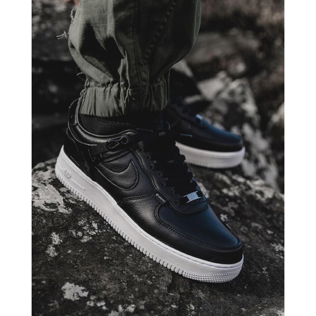 UNDERCOVER(アンダーカバー)のUNDERCOVER × Nike Air Force 1 Low GTX 黒 メンズの靴/シューズ(スニーカー)の商品写真