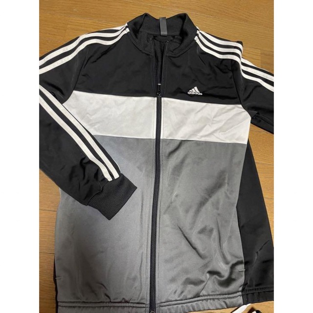 adidas(アディダス)のadidas ジャージセット　160cm キッズ/ベビー/マタニティのキッズ服男の子用(90cm~)(Tシャツ/カットソー)の商品写真