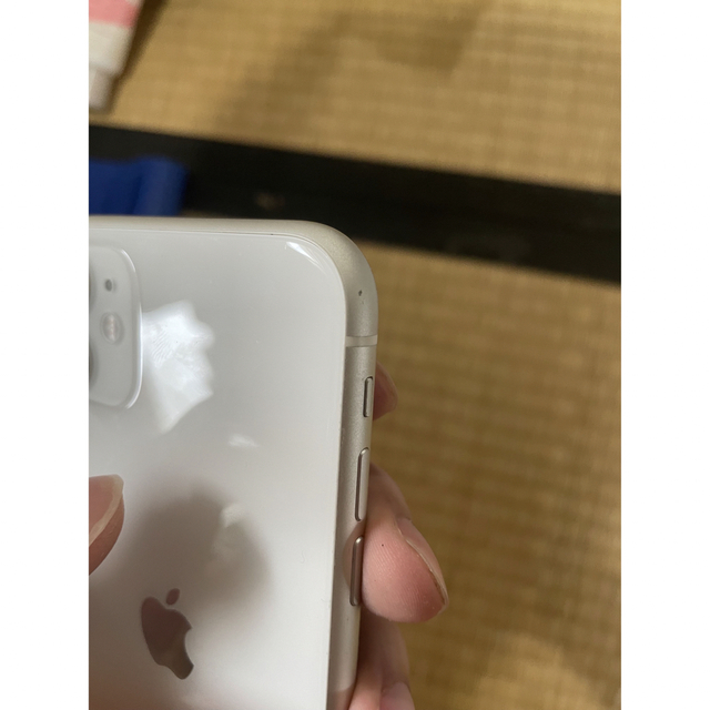 iPhone(アイフォーン)のiPhone11 128GB ホワイト 本体 バッテリー100% スマホ/家電/カメラのスマートフォン/携帯電話(スマートフォン本体)の商品写真