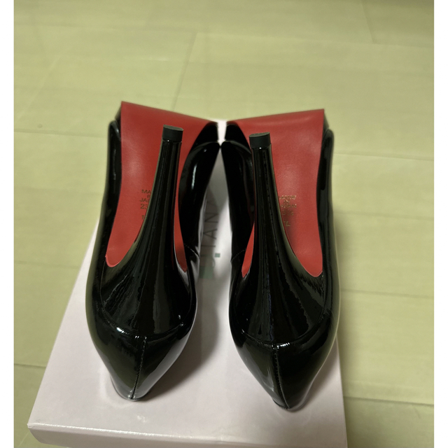 DIANA(ダイアナ)の【新品未使用】ダイアナ DIANA レッドソール エナメルパンプス 23.5 レディースの靴/シューズ(ハイヒール/パンプス)の商品写真