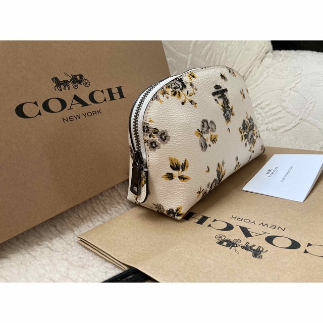 COACH   coach・化粧ポーチ白薔薇お花柄未使用の通販 by レモン