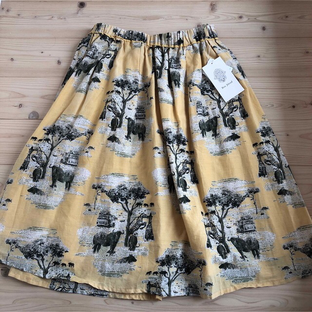 Bou Jeloud(ブージュルード)のイエロー　スカート レディースのスカート(ひざ丈スカート)の商品写真