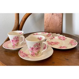 ローラアシュレイ(LAURA ASHLEY)のローラアシュレイ　ペアカップセット　新品(食器)