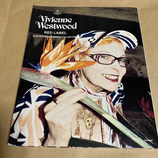 Vivienne Westwood(ヴィヴィアンウエストウッド)のＶｉｖｉｅｎｎｅ　Ｗｅｓｔｗｏｏｄ　ｒｅｄ　ｌａｂｅｌ　２００９　ｓｐｒｉｎｇ エンタメ/ホビーの本(ファッション/美容)の商品写真