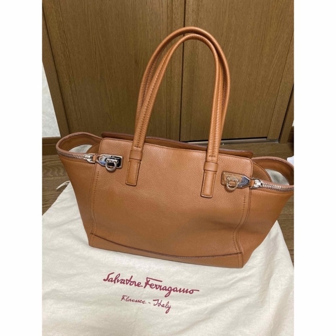 【美品】Salvatore Ferragamo ガンチーニ トートバッグ レザー