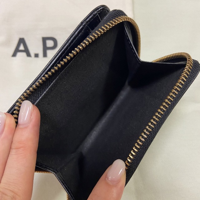 A.P.C(アーペーセー)のA.P.C. 折りたたみ財布　 レディースのファッション小物(財布)の商品写真