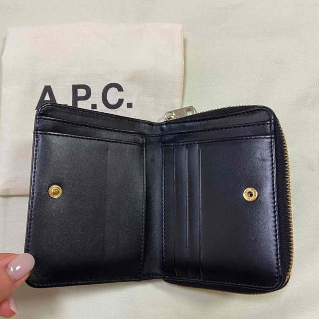 A.P.C(アーペーセー)のA.P.C. 折りたたみ財布　 レディースのファッション小物(財布)の商品写真