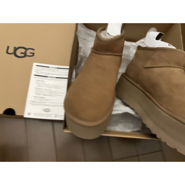 UGG(アグ)の正規店購入⭐︎新品UGGクラッシックウルトラミニ レディースの靴/シューズ(ブーツ)の商品写真