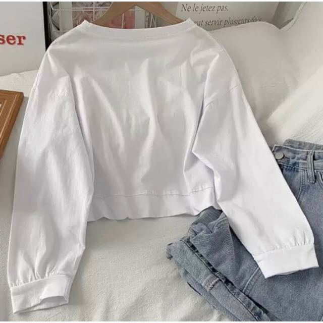 【ホワイト/XL】ショート丈 ロゴ プリント ロンT XL ホワイトTシャツ レディースのトップス(Tシャツ(長袖/七分))の商品写真