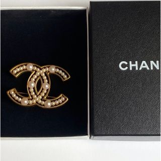 シャネル(CHANEL)のシャネル♥️02A 定番人気 ココマーク ブローチ(ブローチ/コサージュ)