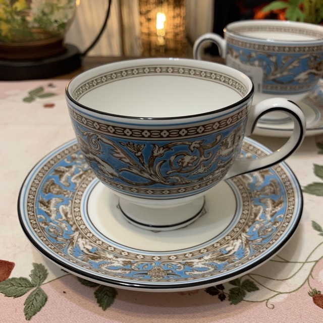 WEDGWOOD(ウェッジウッド)のシール付き　未使用　ウェッジウッド  フロレンティーン　ターコイズ　リーカップ インテリア/住まい/日用品のキッチン/食器(食器)の商品写真