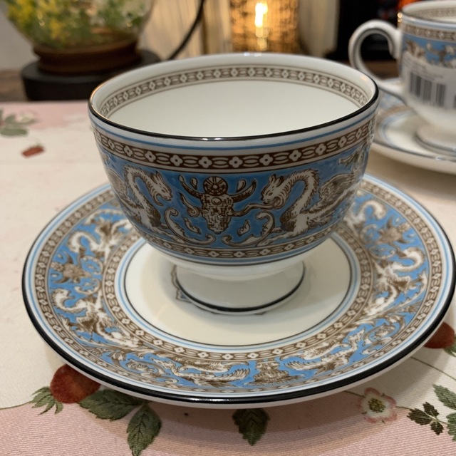 WEDGWOOD(ウェッジウッド)のシール付き　未使用　ウェッジウッド  フロレンティーン　ターコイズ　リーカップ インテリア/住まい/日用品のキッチン/食器(食器)の商品写真