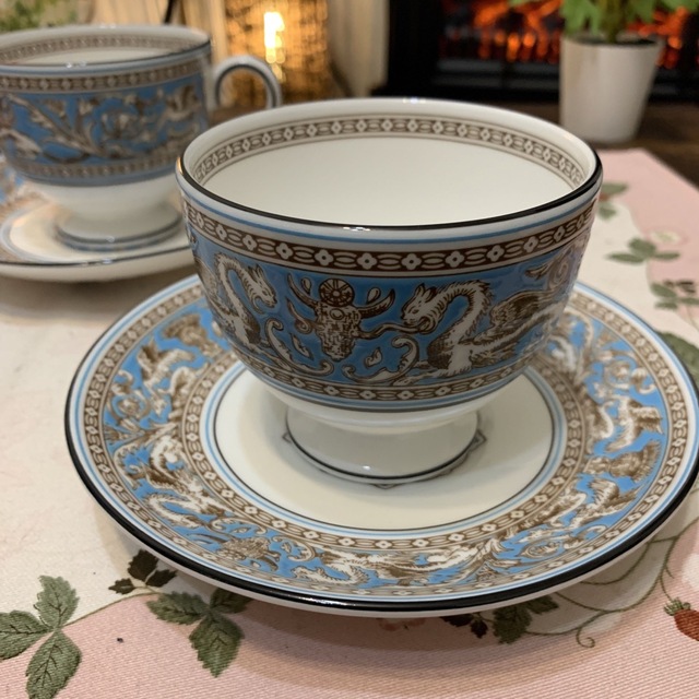 WEDGWOOD(ウェッジウッド)のシール付き　未使用　ウェッジウッド  フロレンティーン　ターコイズ　リーカップ インテリア/住まい/日用品のキッチン/食器(食器)の商品写真