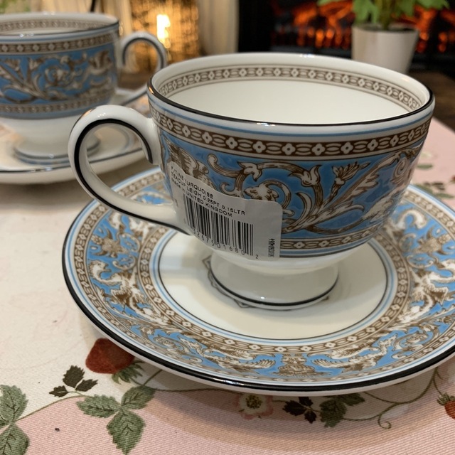 WEDGWOOD(ウェッジウッド)のシール付き　未使用　ウェッジウッド  フロレンティーン　ターコイズ　リーカップ インテリア/住まい/日用品のキッチン/食器(食器)の商品写真