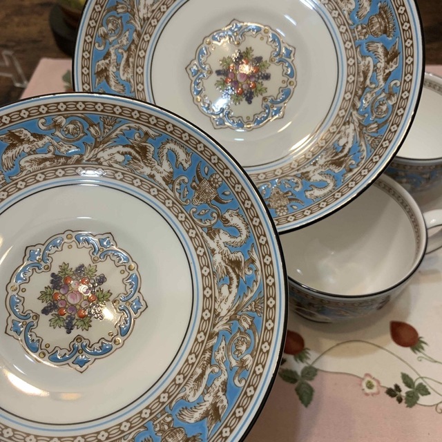 WEDGWOOD(ウェッジウッド)のシール付き　未使用　ウェッジウッド  フロレンティーン　ターコイズ　リーカップ インテリア/住まい/日用品のキッチン/食器(食器)の商品写真