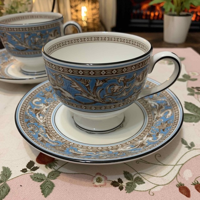 WEDGWOOD(ウェッジウッド)のシール付き　未使用　ウェッジウッド  フロレンティーン　ターコイズ　リーカップ インテリア/住まい/日用品のキッチン/食器(食器)の商品写真